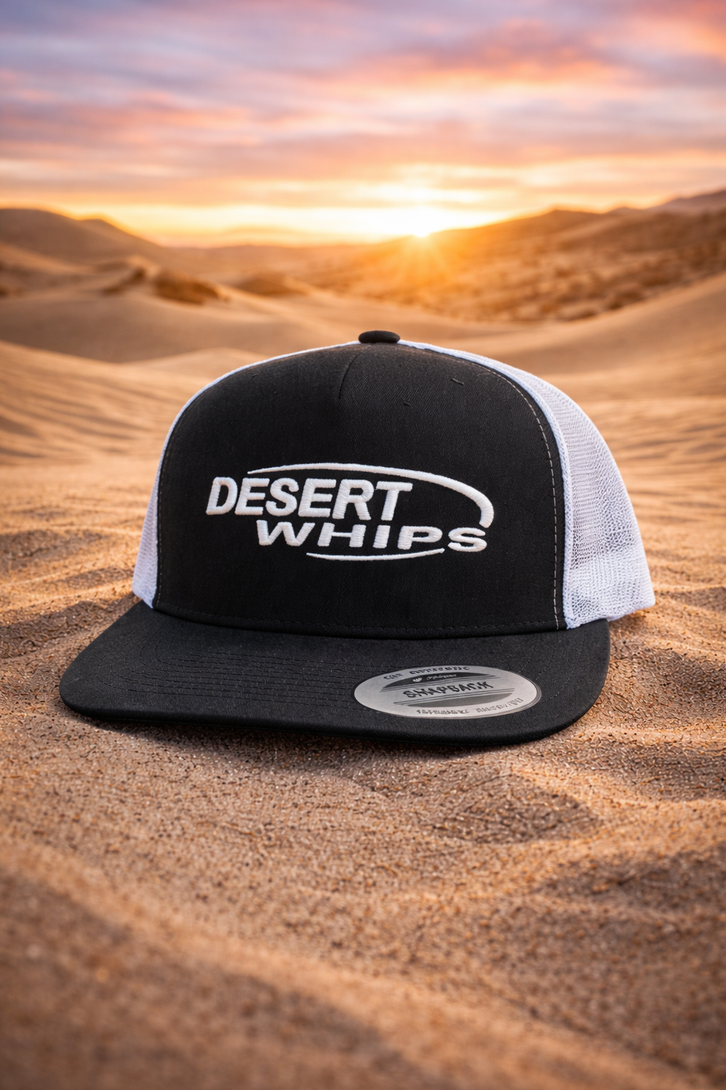 black bill white back / Curved / Yupoong Snapback